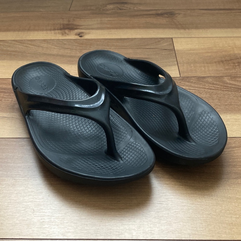 OOFOS Original Thong Sandals